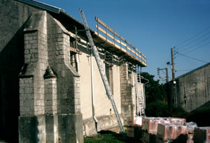 Octobre 2005 : réfection du toit de la nef (JPG)
