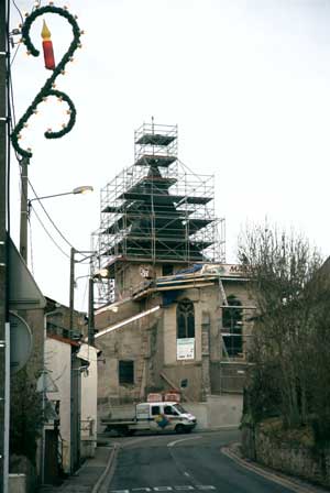 Fin novembre 2005 : échafaudages du clocher de l'église (JPG)