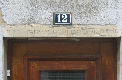Rue de Geleau : linteau de porte datant de 1792 (JPG)