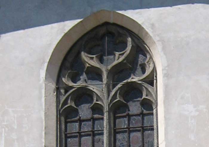 Dentelle de pierre des fenêtres gothiques (JPG)