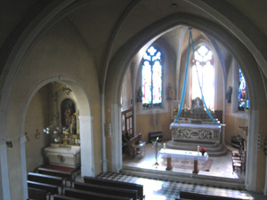 L'autel de Saint Joseph est à la gauche du choeur, dans le collatéral nord (JPG)